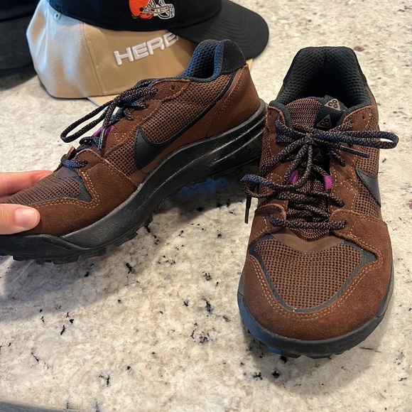 Nike ACG HIKING SHOES - Picture 4 of 7